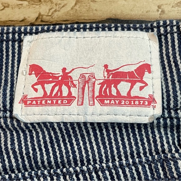 Levi’s women’s jean shorts blue striped 9 - Picture 5 of 11